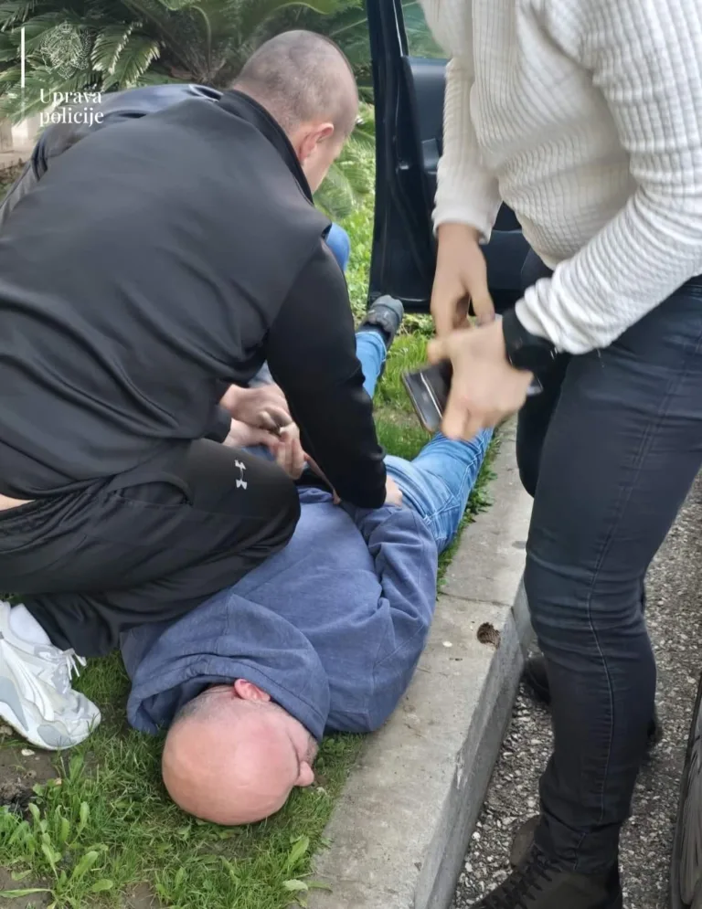 Tražili novac i Iphone 17: Državljanin Srbije uhapšen zbog ucjenjivanja žene eksplicitnim slikama, traga se za još jednom osobom