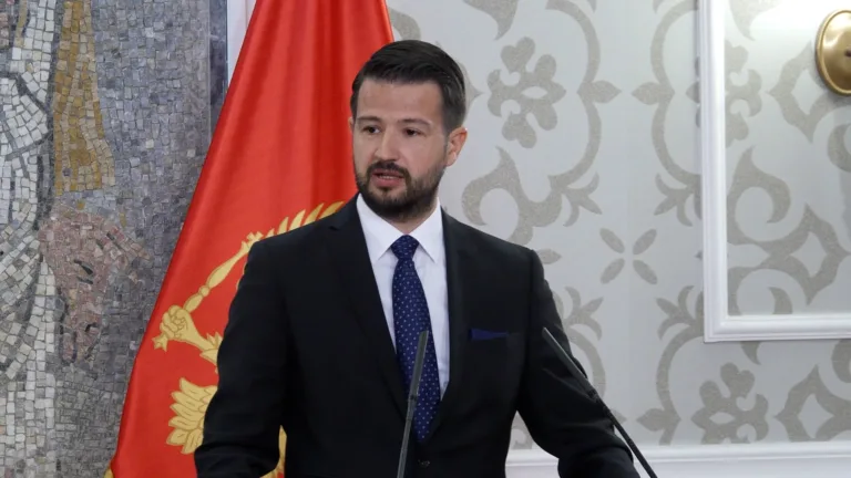 Milatović: Milan još nije izašao iz Vlade, a ka’ će ne znamo, zašto ne iskoristi moć 13 poslanika da zaustavi projekat u Botunu?