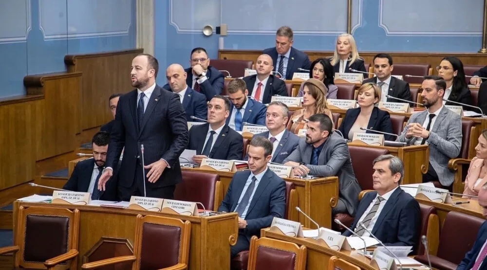DPS najavljuje da će i fizički blokirati usvajanje akata koji su u proceduri kraće od 15 dana