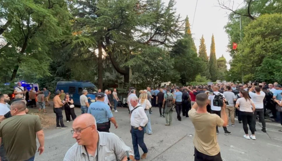 Procesuirano 35 lica zbog narušavanja javnog reda i mira početkom jula ispred Vile Gorica