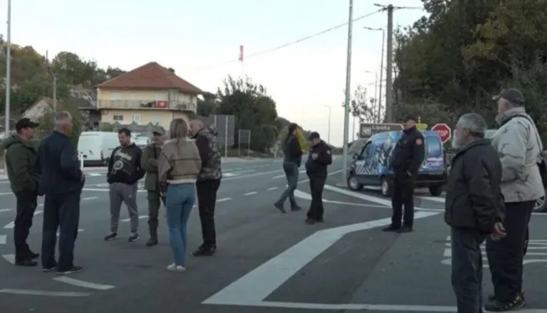 Građani Cetinja obustavljaju blokade nakon odluke o smjeni Gorana Jokića