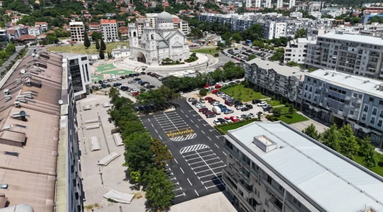 Putevi: Za tri godine u Podgorici izgrađeno 250 kilometara puteva, preko 2.000 parking mjesta, 10 sportskih poligona…
