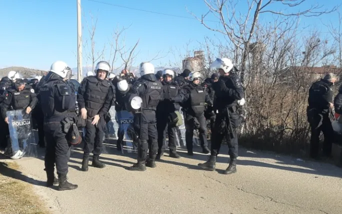 Građani Zete krenuli ka Botunu, policija blokirala sve prilaze lokaciji gdje se gradi kolektor