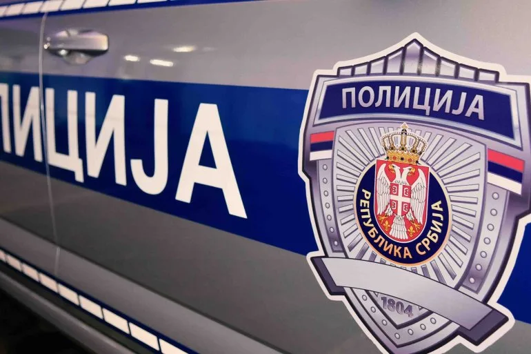 Uhapšena dva mladića, žensku osobu držali vezanu satima, mučili je i tražili novac po kući