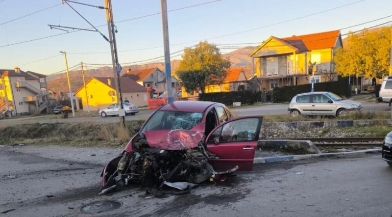 Podgorica: U sudaru automobila i voza povrijeđena jedna osoba