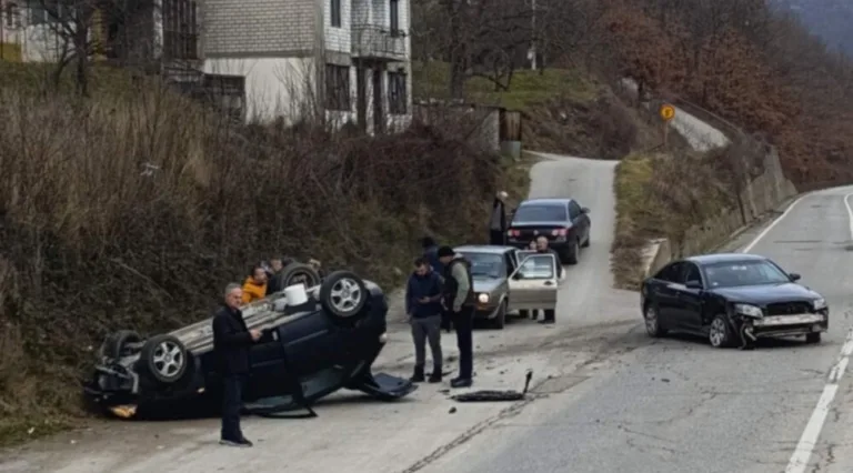 Pet osoba, među kojima dvoje djece, povrijeđeno u saobraćajnoj nezgodi na putu Andrijevica–Berane