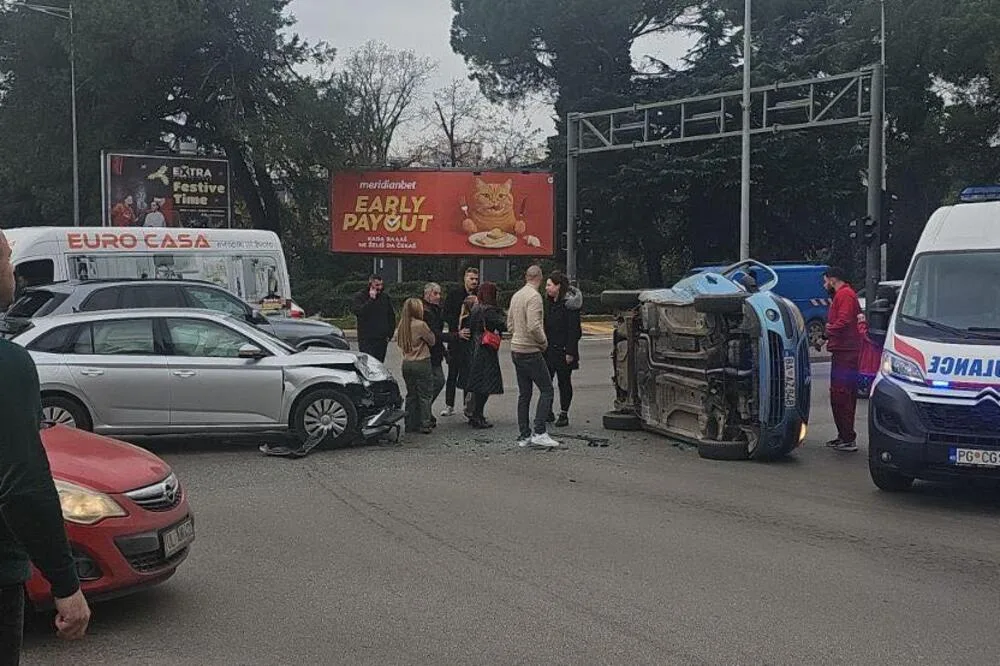 Tri osobe povrijeđene u saobraćajnoj nezgodi u Podgorici