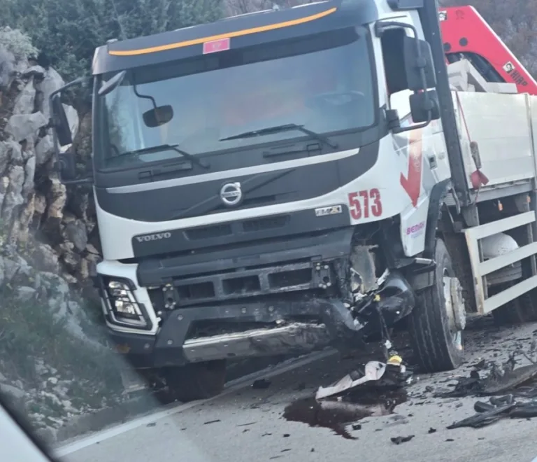 Saobraćajna nesreća na putu Nikšić – Podgorica: Jedna osoba poginula, druga povrijeđena