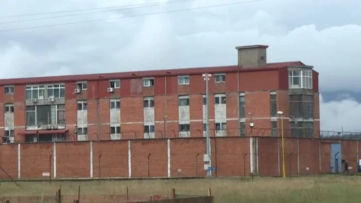 Pretres u Istražnom zatvoru u Spužu, dronom pokušali da unesu mobilne telefone