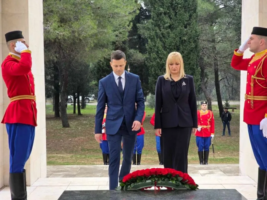 Povodom Dana oslobođenja Podgorice položen vijenac na spomenik Partizanu borcu na Gorici