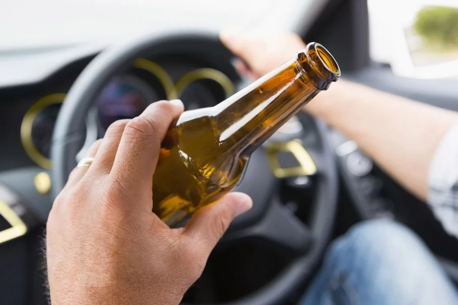 Sedam vozača uhapšeno u Budvi, maloljetnici zatečeni u konzumaciji alkohola