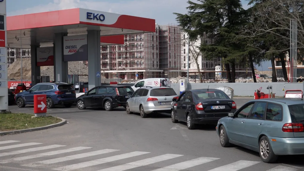 Gorivo skuplje do 16 centi, Vlada ističe da ga imamo za dva mjeseca