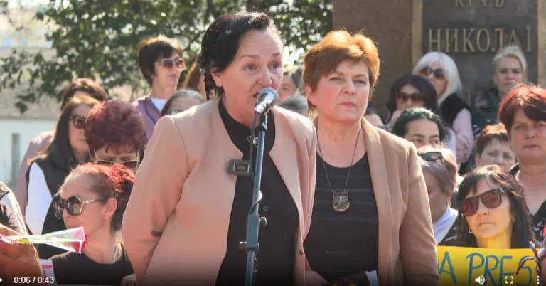 Protest majki u Podgorici: Traže odmrzavanje nadoknada, bez povećanja pet godina