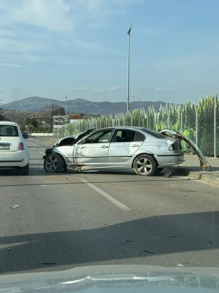 Saobraćajna nezgoda na Cetinjskom putu, povrijeđena jedna osoba