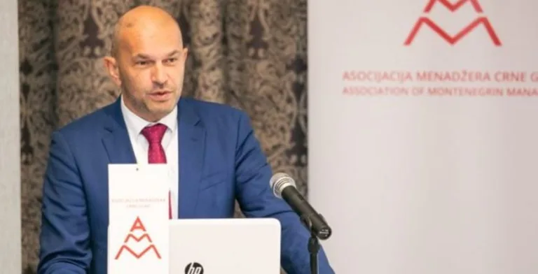 Raičković: Državnim preduzećima da upravljaju profesionalci